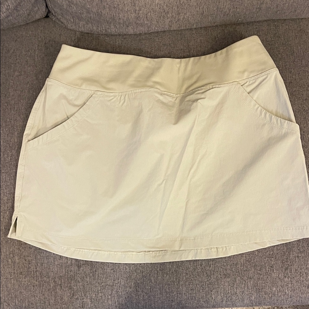 Cream Athletic Skirt with Pockets